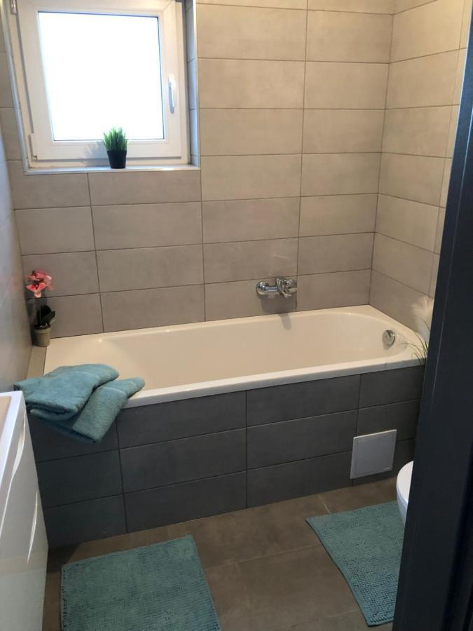 Szeged Gyoengye Delux Appartement Buitenkant foto
