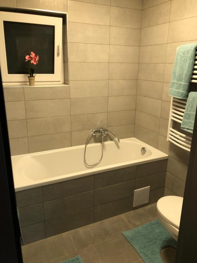 Szeged Gyoengye Delux Appartement Buitenkant foto