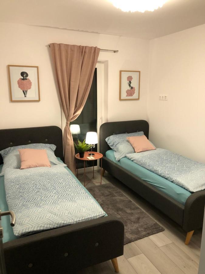 Szeged Gyoengye Delux Appartement Buitenkant foto