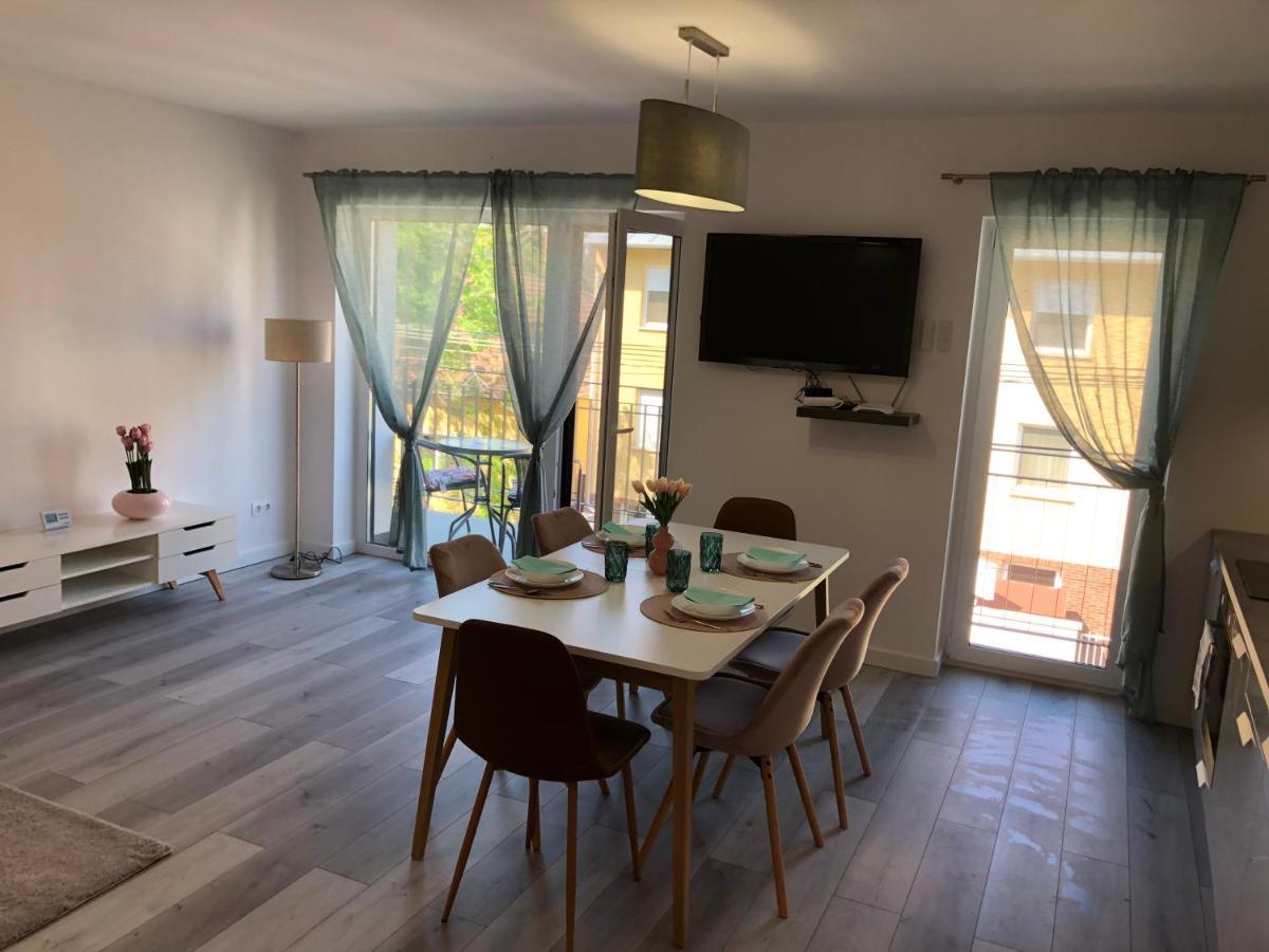 Szeged Gyoengye Delux Appartement Buitenkant foto