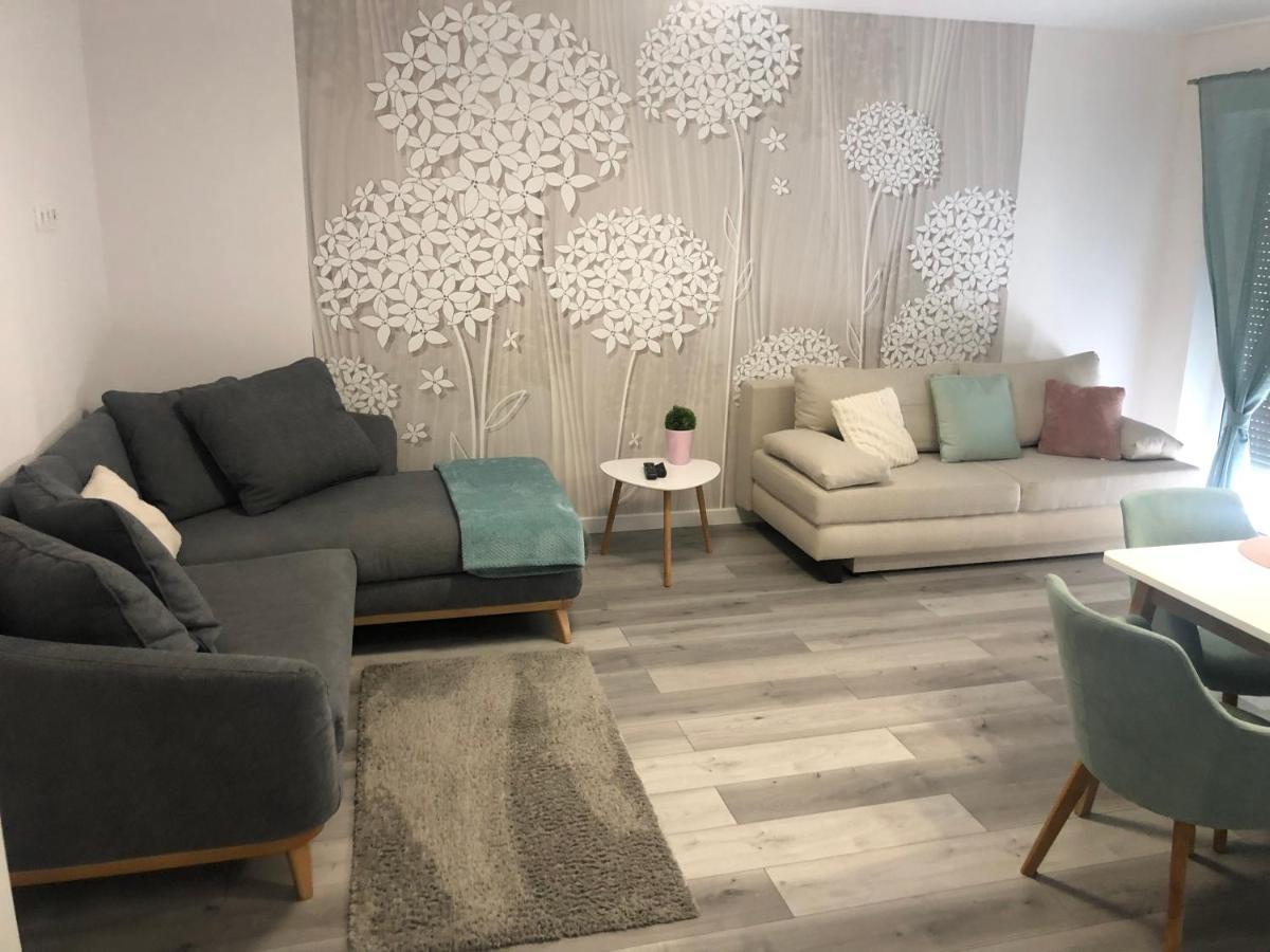 Szeged Gyoengye Delux Appartement Buitenkant foto