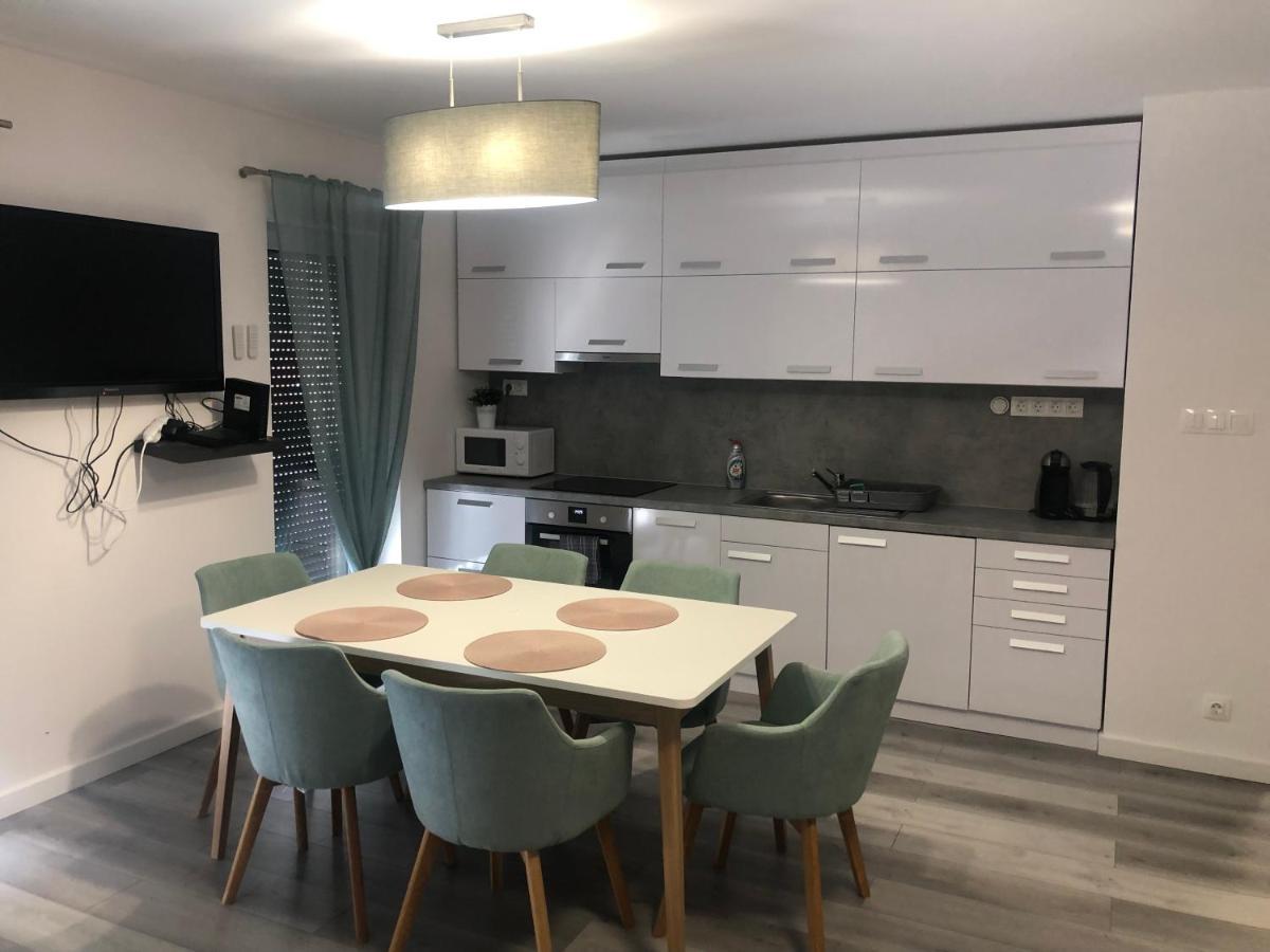 Szeged Gyoengye Delux Appartement Buitenkant foto